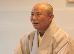 Ѹ    뼱